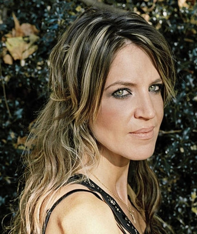 kız kardeş (Martha Fiennes)