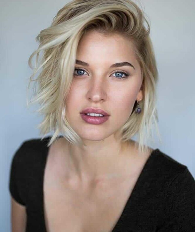 The 29-year old daughter of father (?) and mother(?) Sarah Grey in 2025 photo. Sarah Grey earned a  million dollar salary - leaving the net worth at 0.1 million in 2025