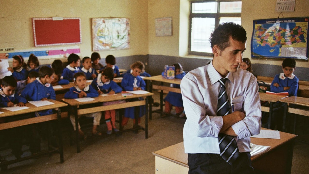 İki Dil Bir Bavul (2008) | MUBI