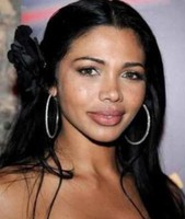 Kokrak bezi va porno mabudasi Kortney Keyn dushda sikishni yoqtiradi! Jeyms LeMay porno komiks