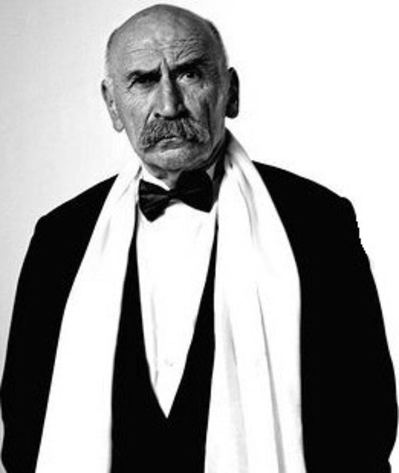Photo of Tuncel Kurtiz