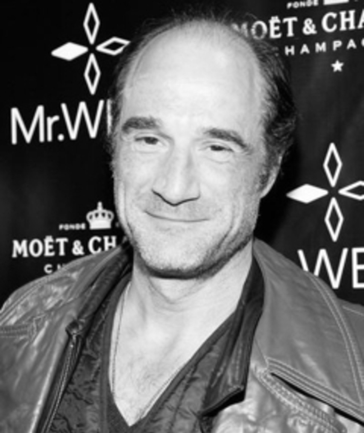 Photo of Elias Koteas