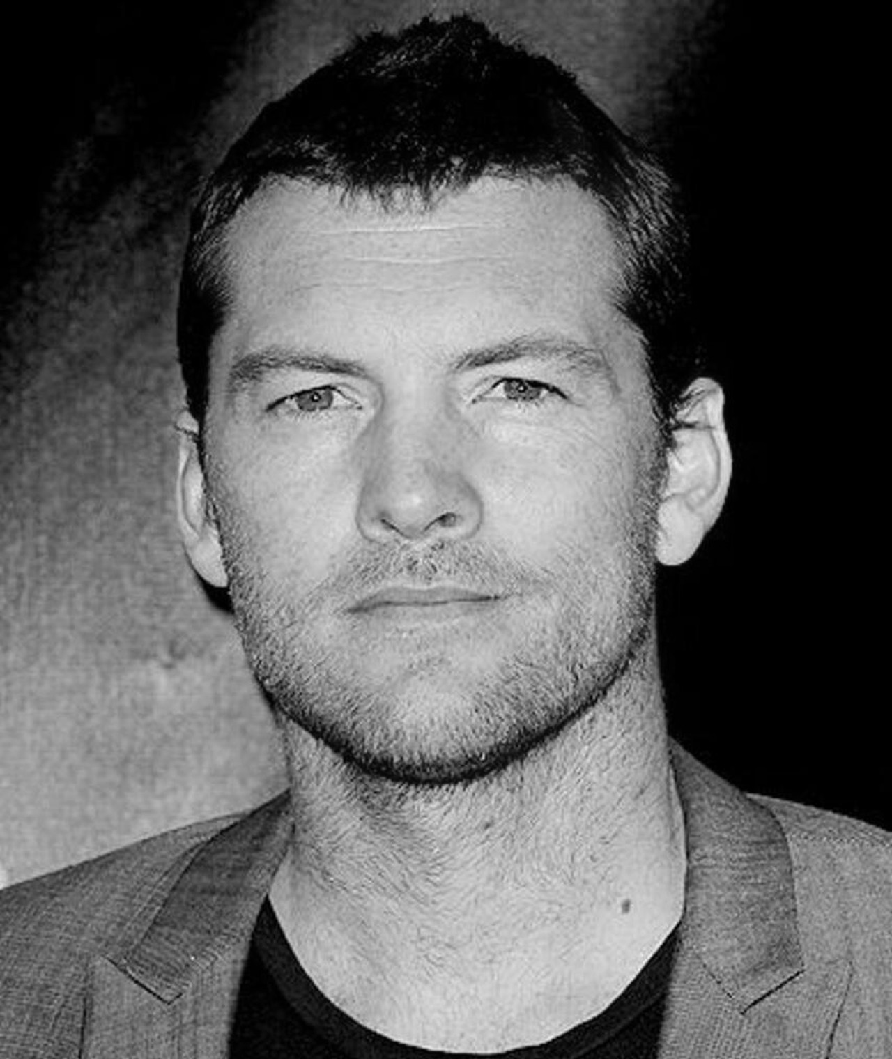 Photo of Sam Worthington