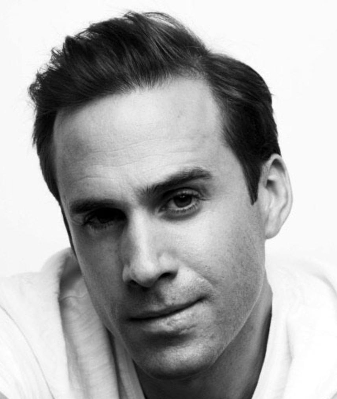 Photo of Joseph Fiennes