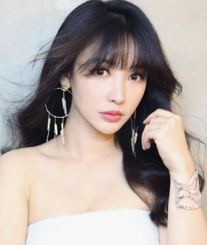 Yang Liu Filem Bio Dan Senarai Di Mubi