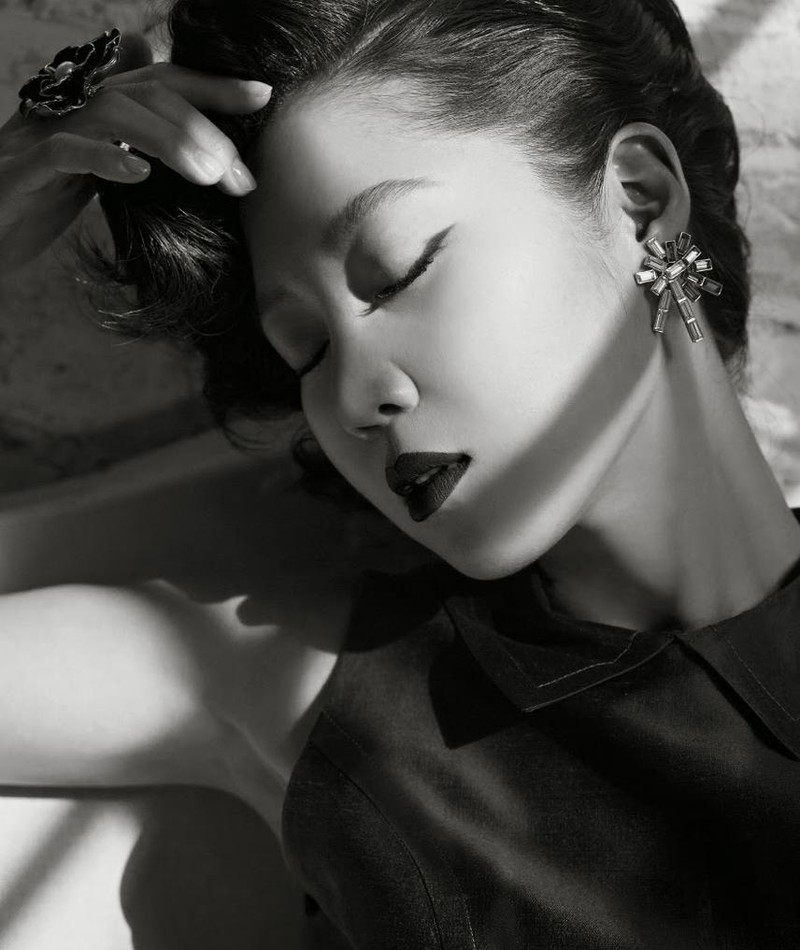 Photo of Kong Hyo-jin