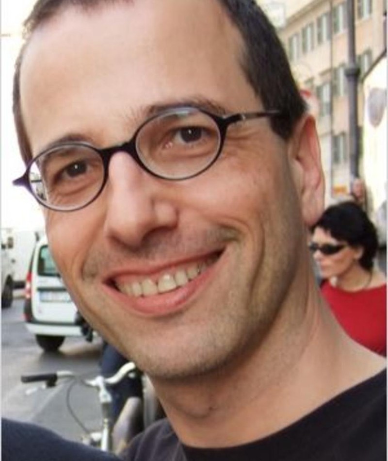 Roberto Moreira – Movies, Bio and Lists on MUBI