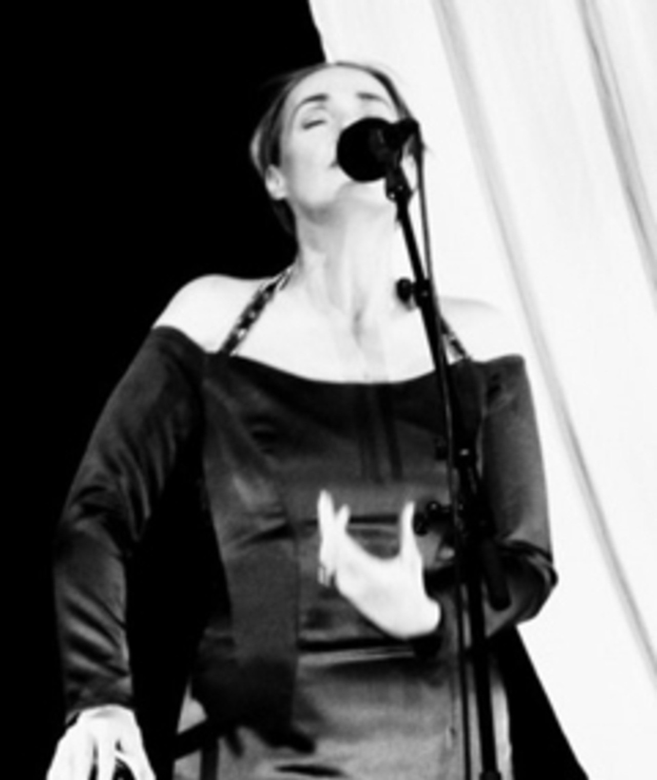 Photo of Lisa Gerrard