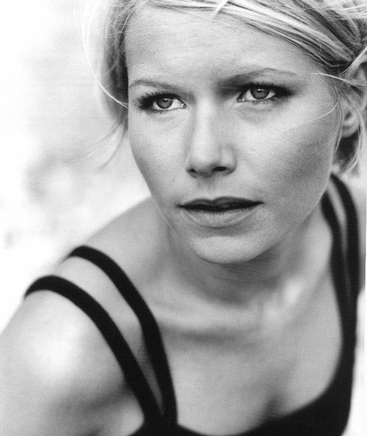 Photo of Nina Persson