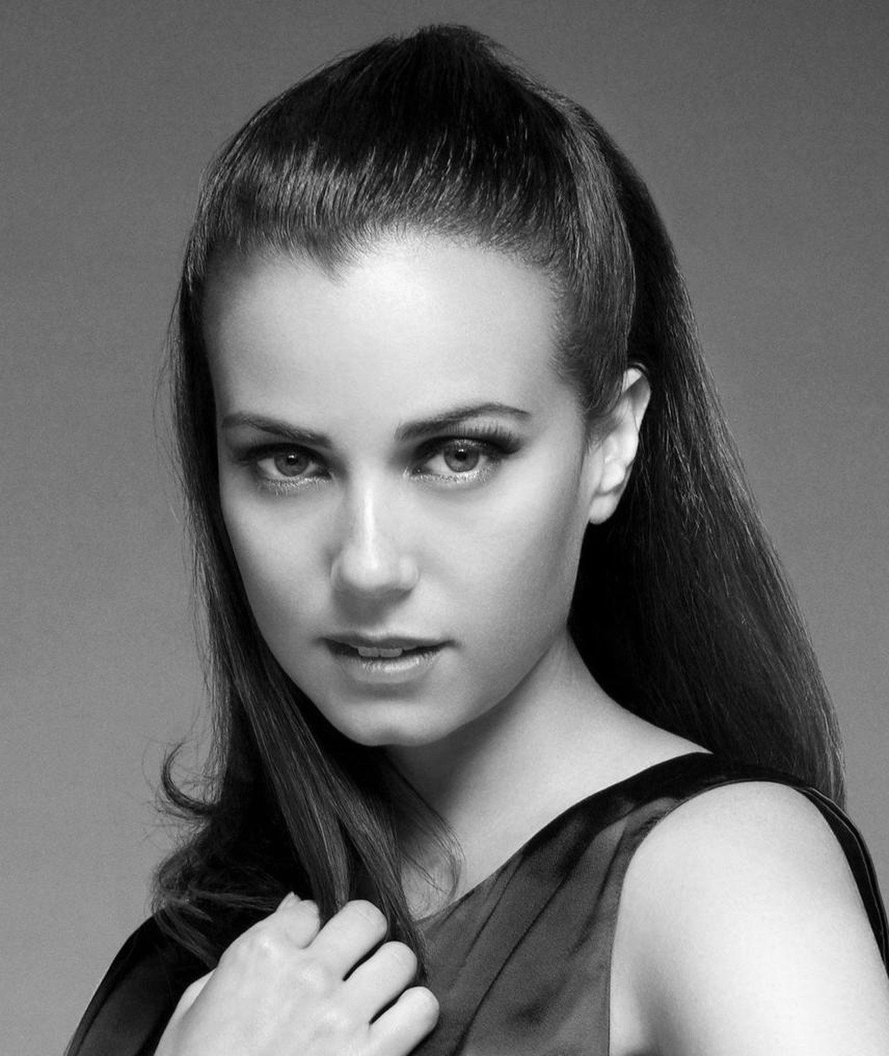 Photo of Mia Kirshner