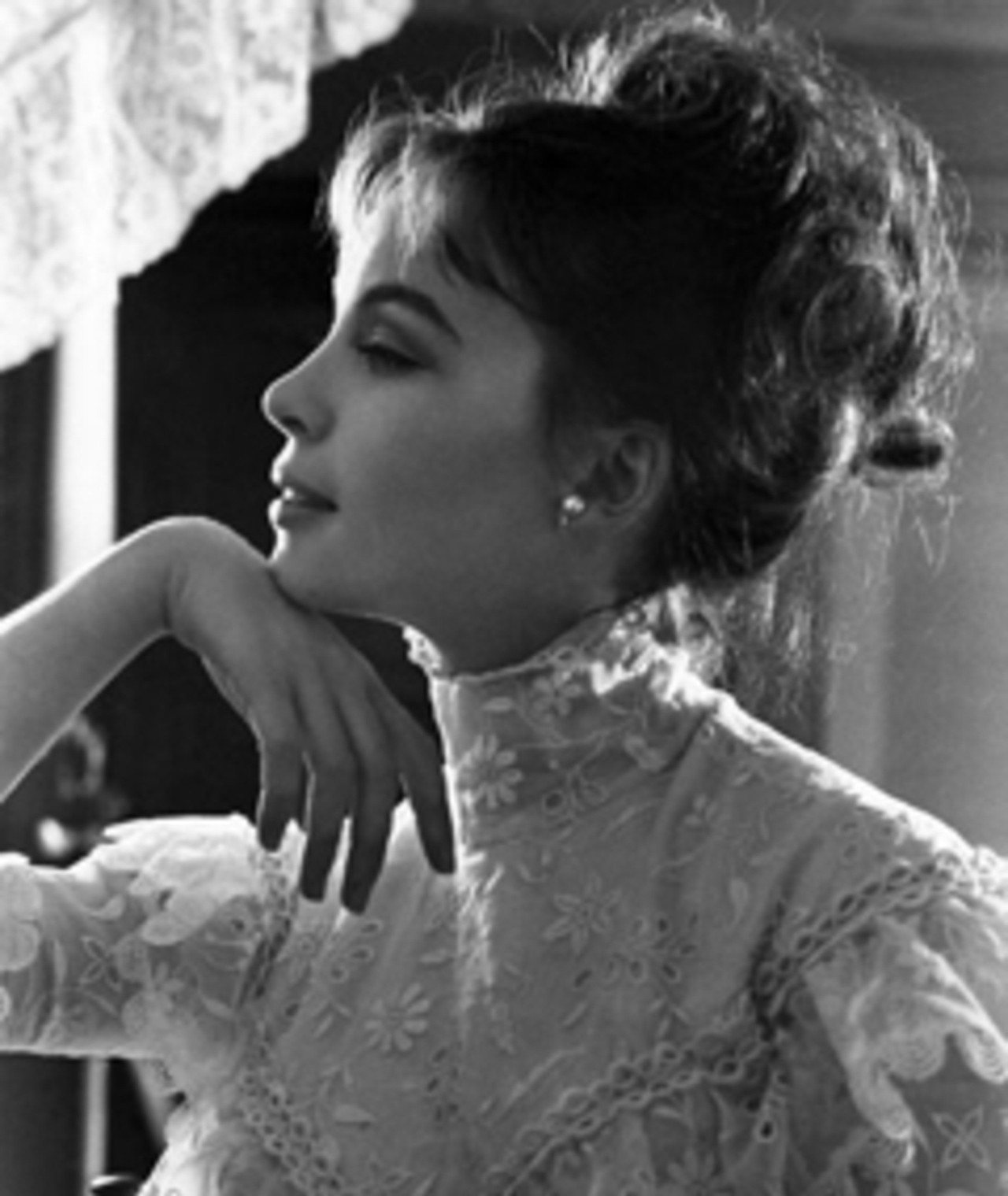 Photo of Leslie Caron