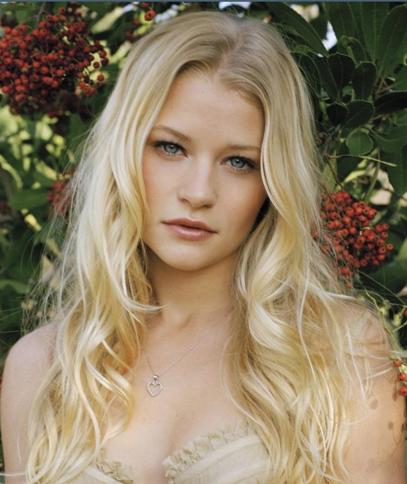 Emilie de ravin lesbian - Top Porn Photos de lesbian Emilie ravin