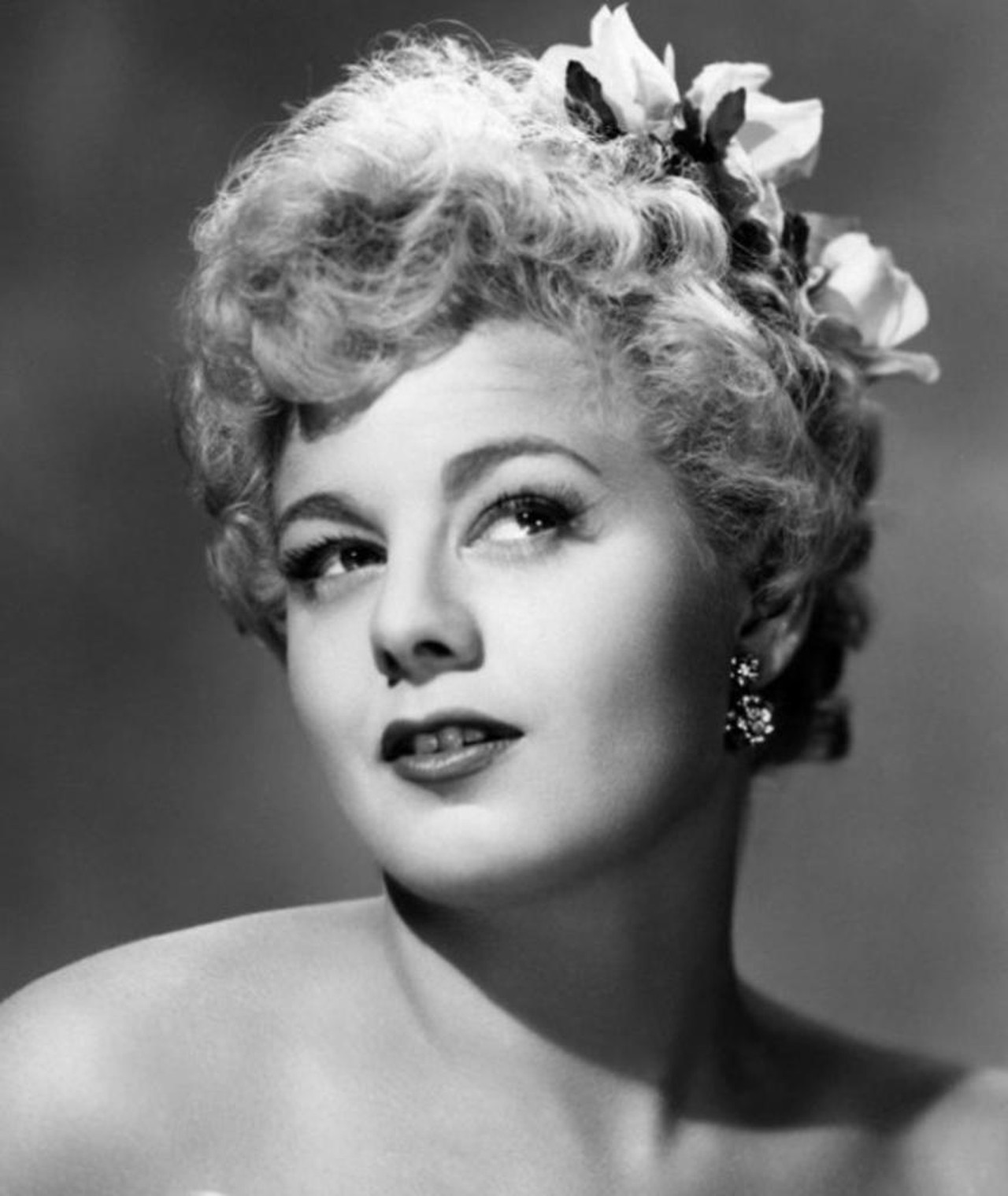 Photo of Shelley Winters