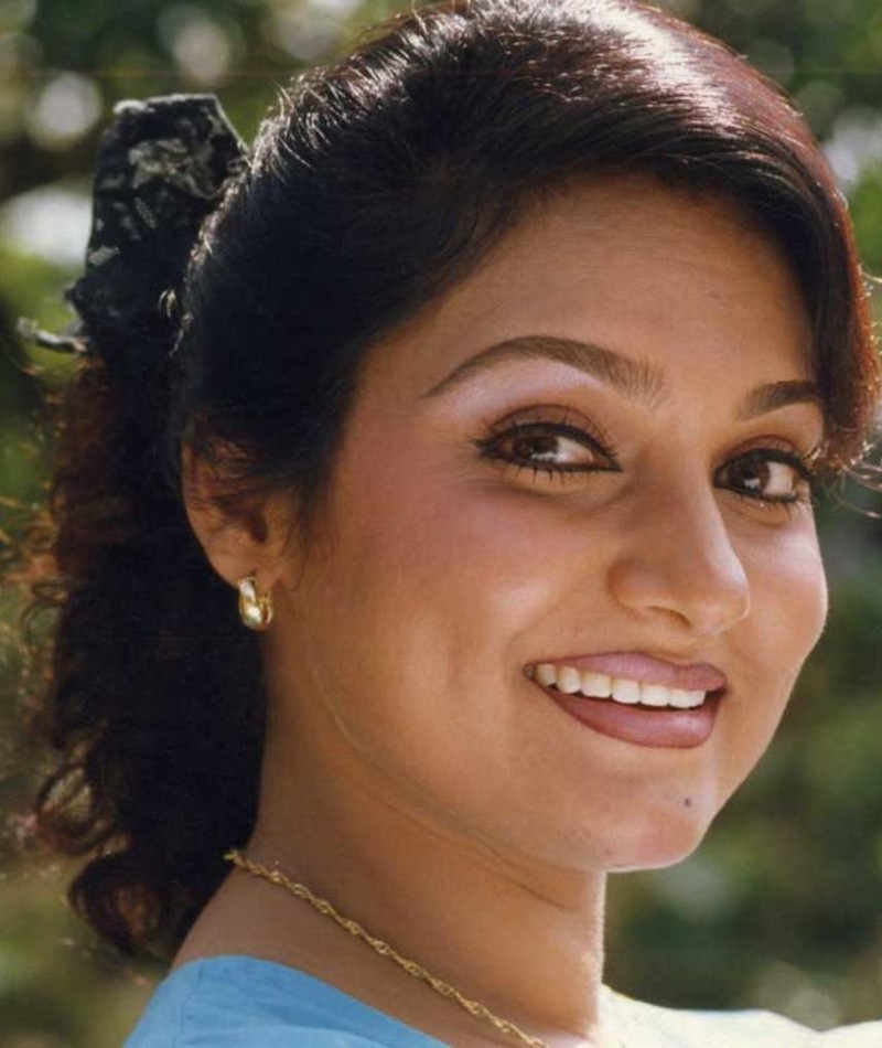 Madhavi Filme, Bio und Listen auf MUBI