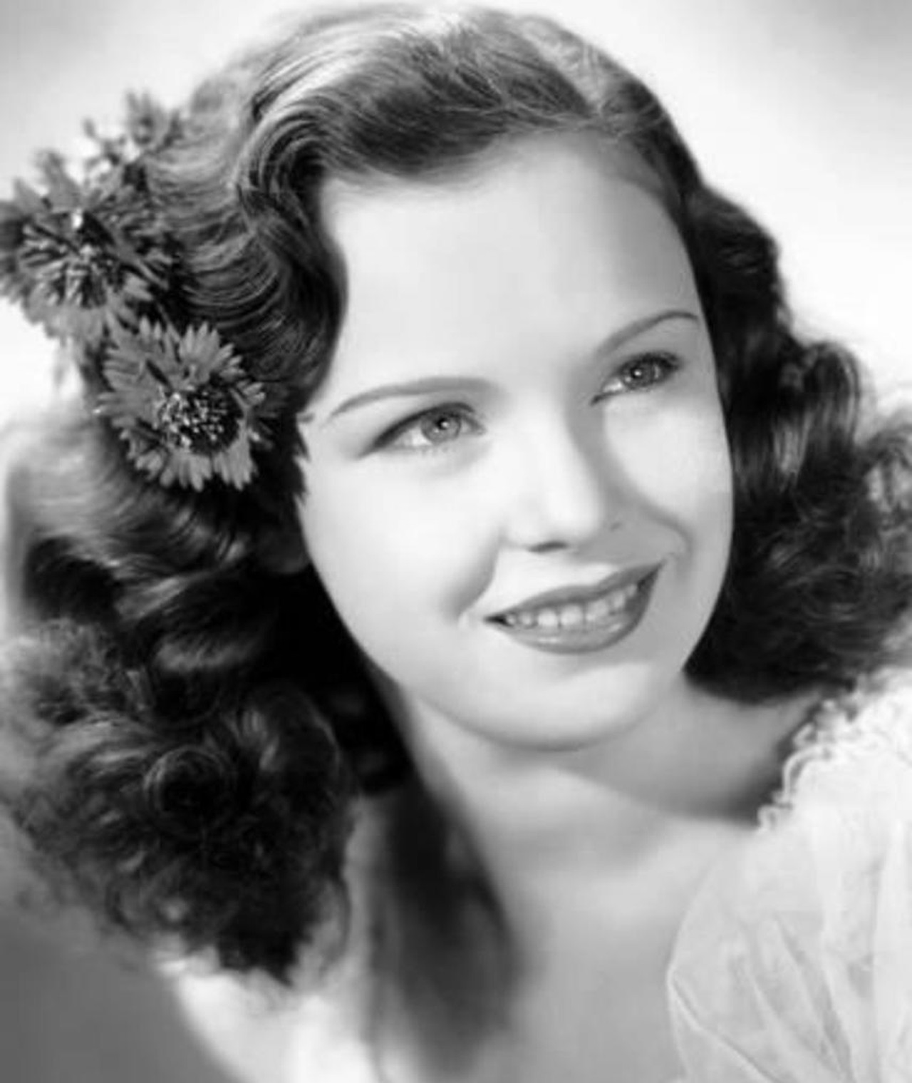 Gloria Jean – Movies, Bio and Lists on MUBI