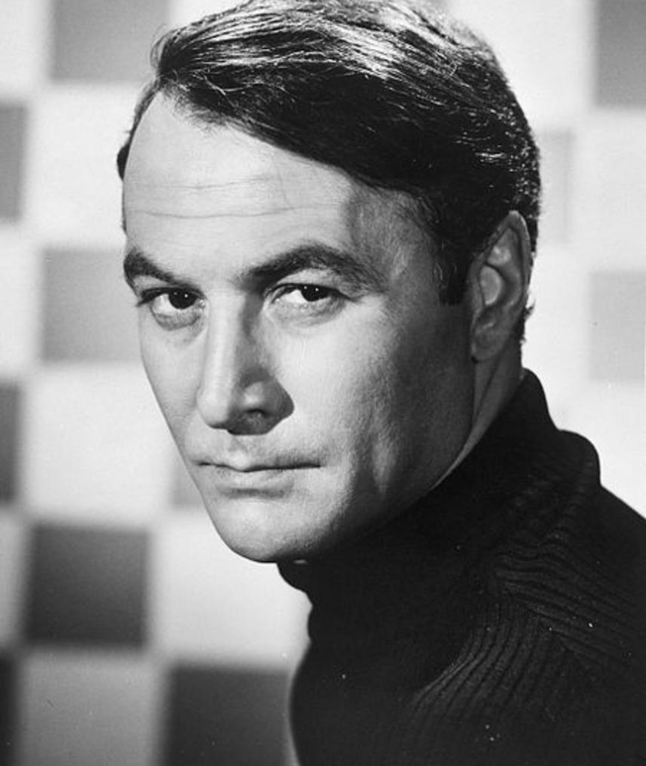 Photo of Robert Loggia