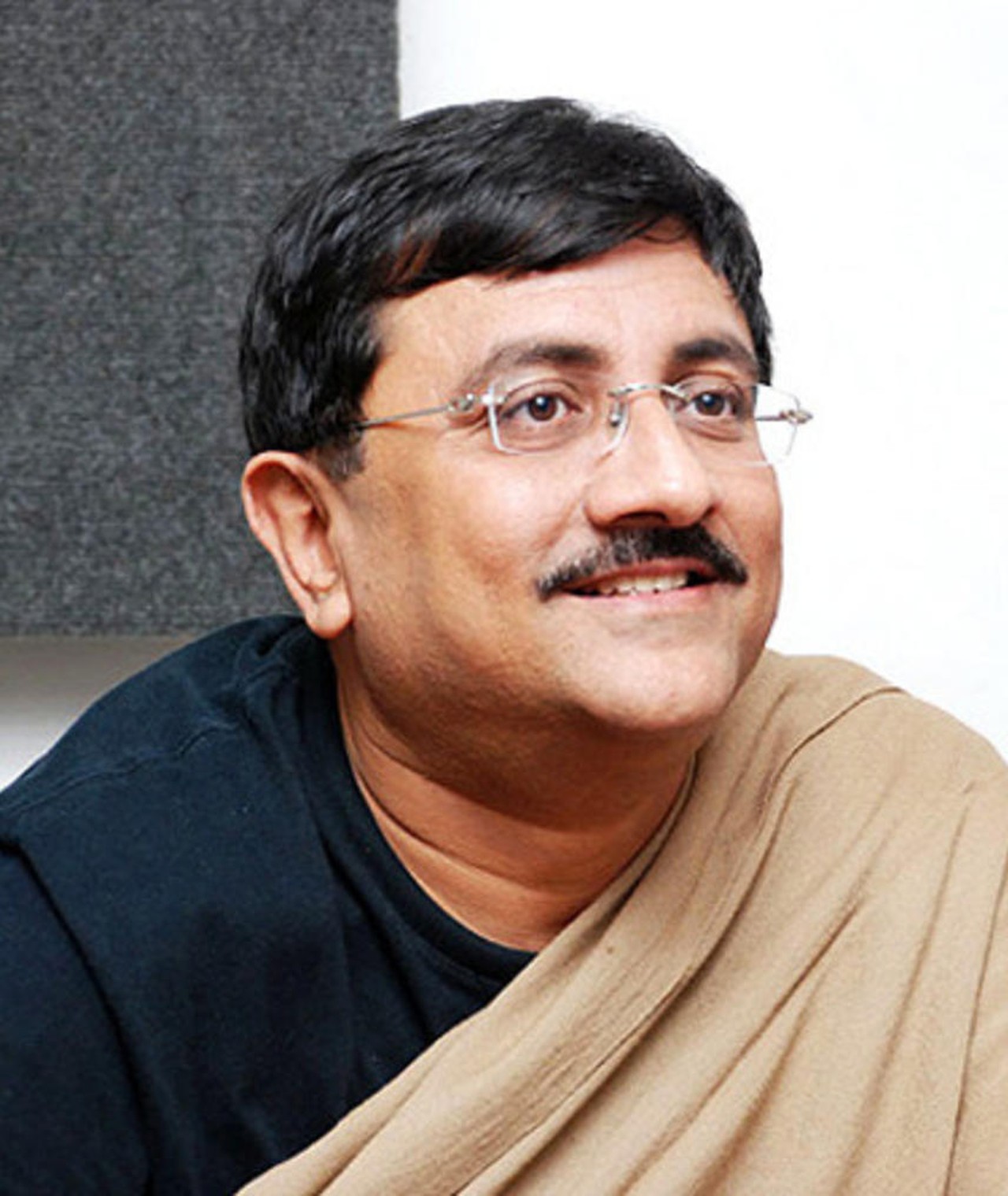 Dharmesh Darshan Movies, Bio and Lists on MUBI