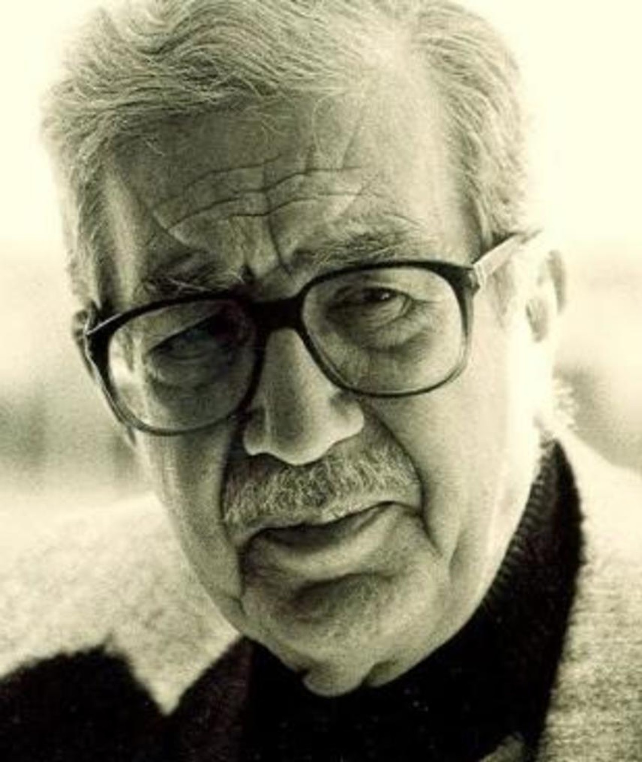 Turgut Özakman fotoğrafı