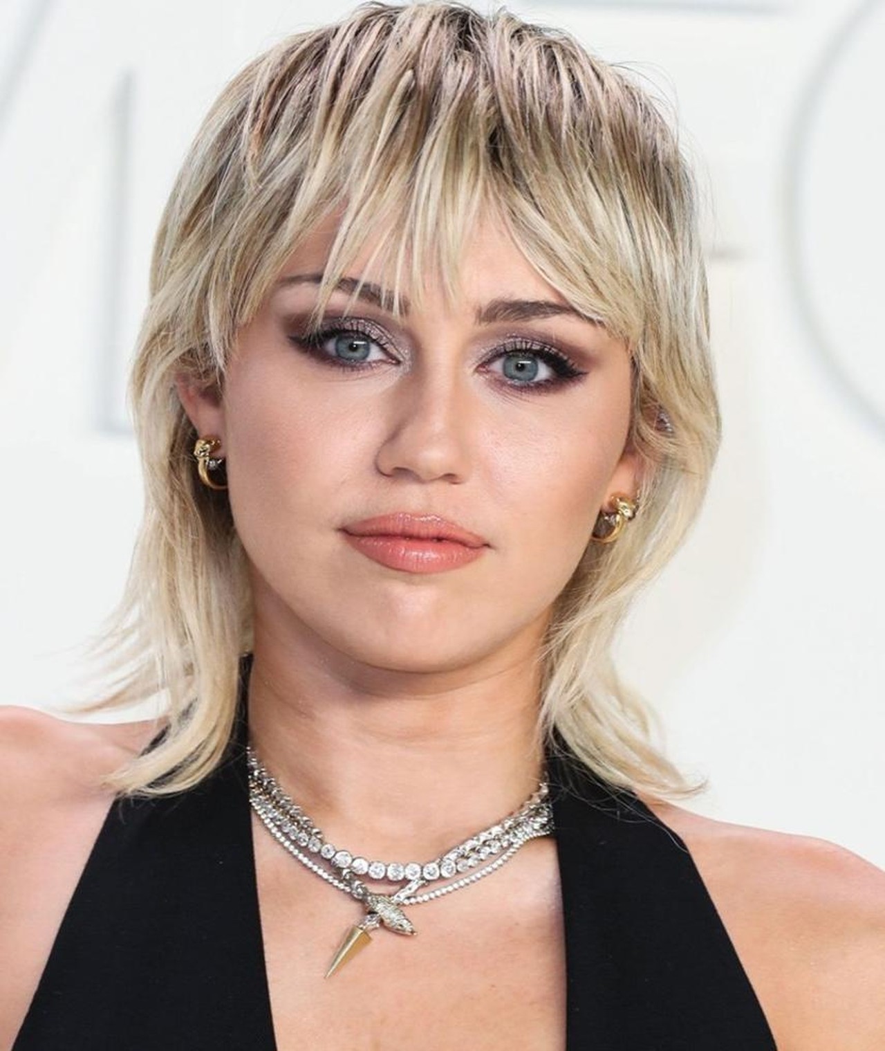 Miley Cyrus: Películas, biografía y listas en MUBI