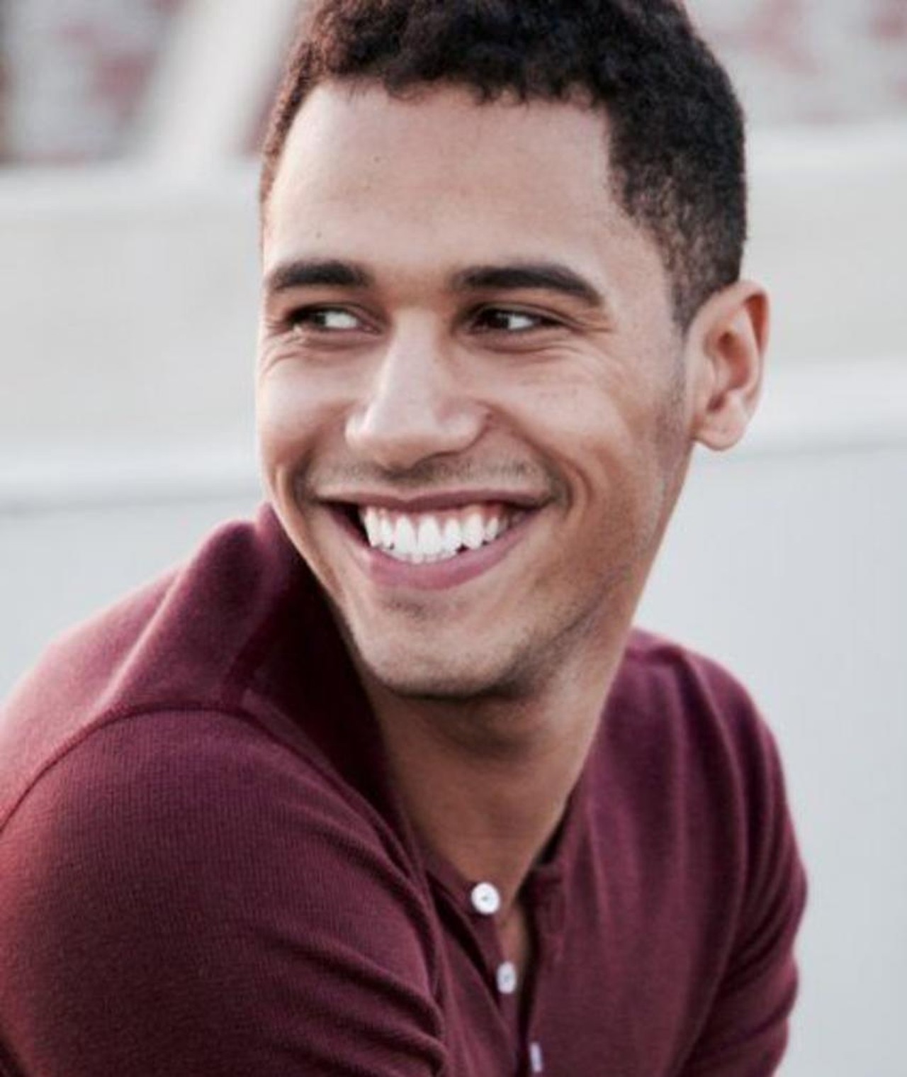 Photo of Elliot Knight