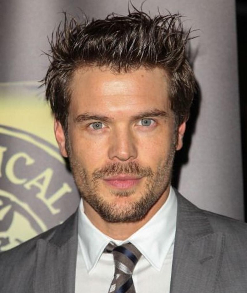 Photo of Charlie Weber