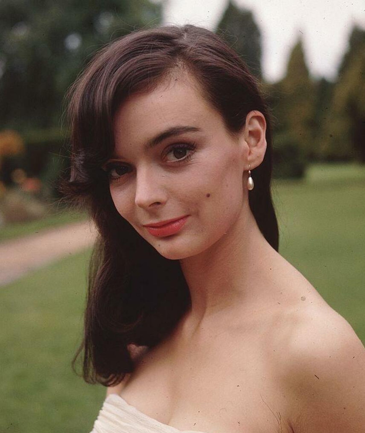 Photo of Barbara Steele