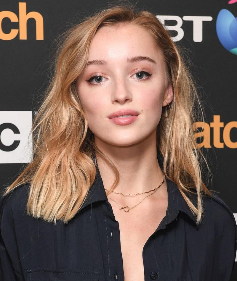 Photo of Phoebe Dynevor