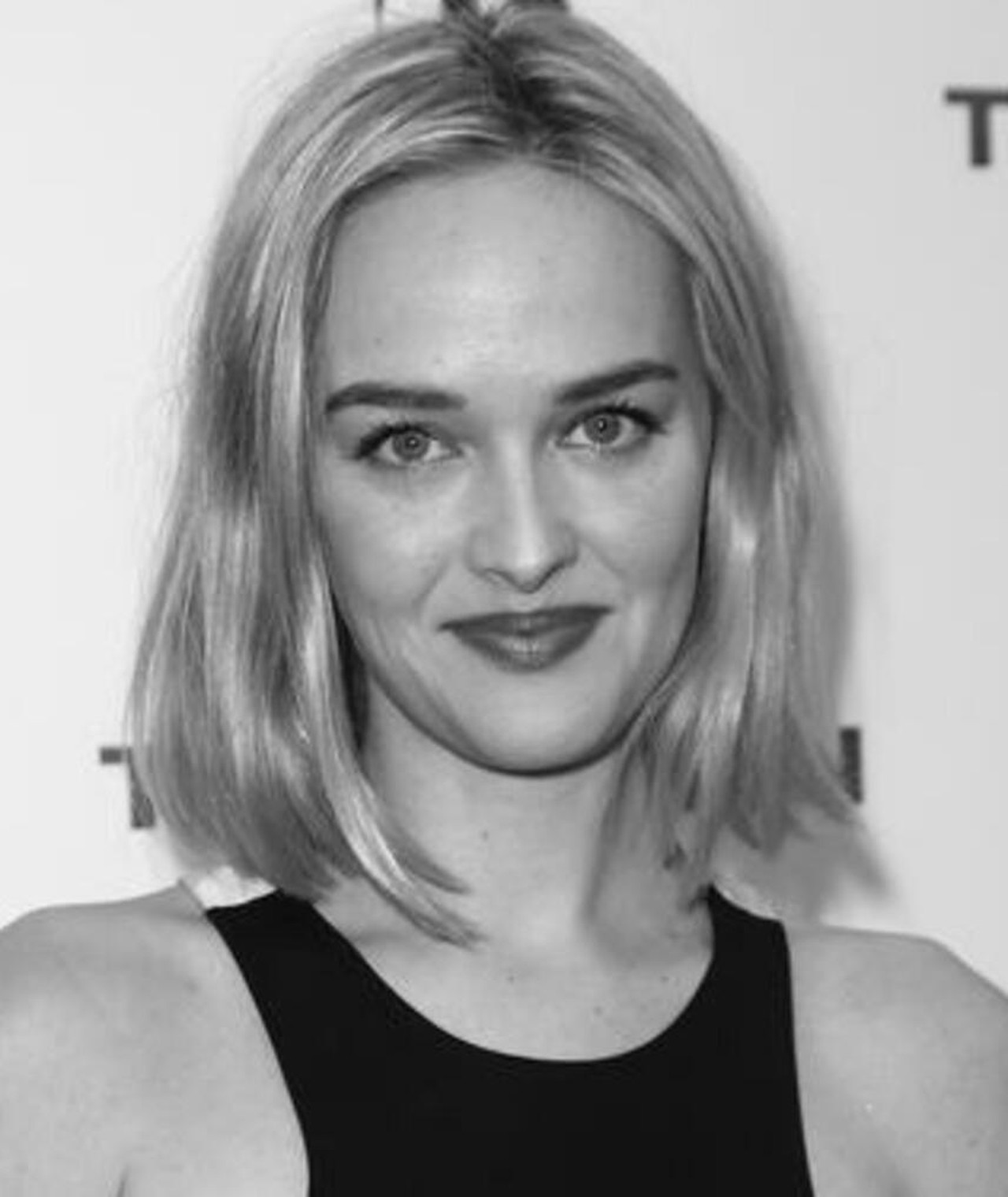 Photo of Jess Weixler