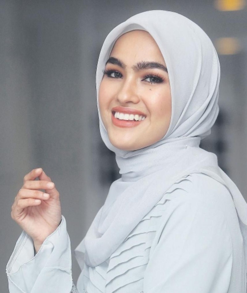 Elfira Loy – Movies, Bio and Lists on MUBI
