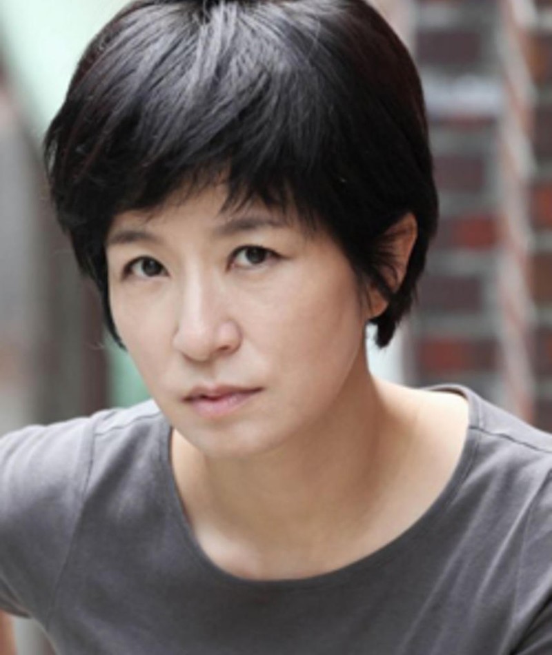 Lee Hyeon-jeong – Movies, Bio and Lists on MUBI