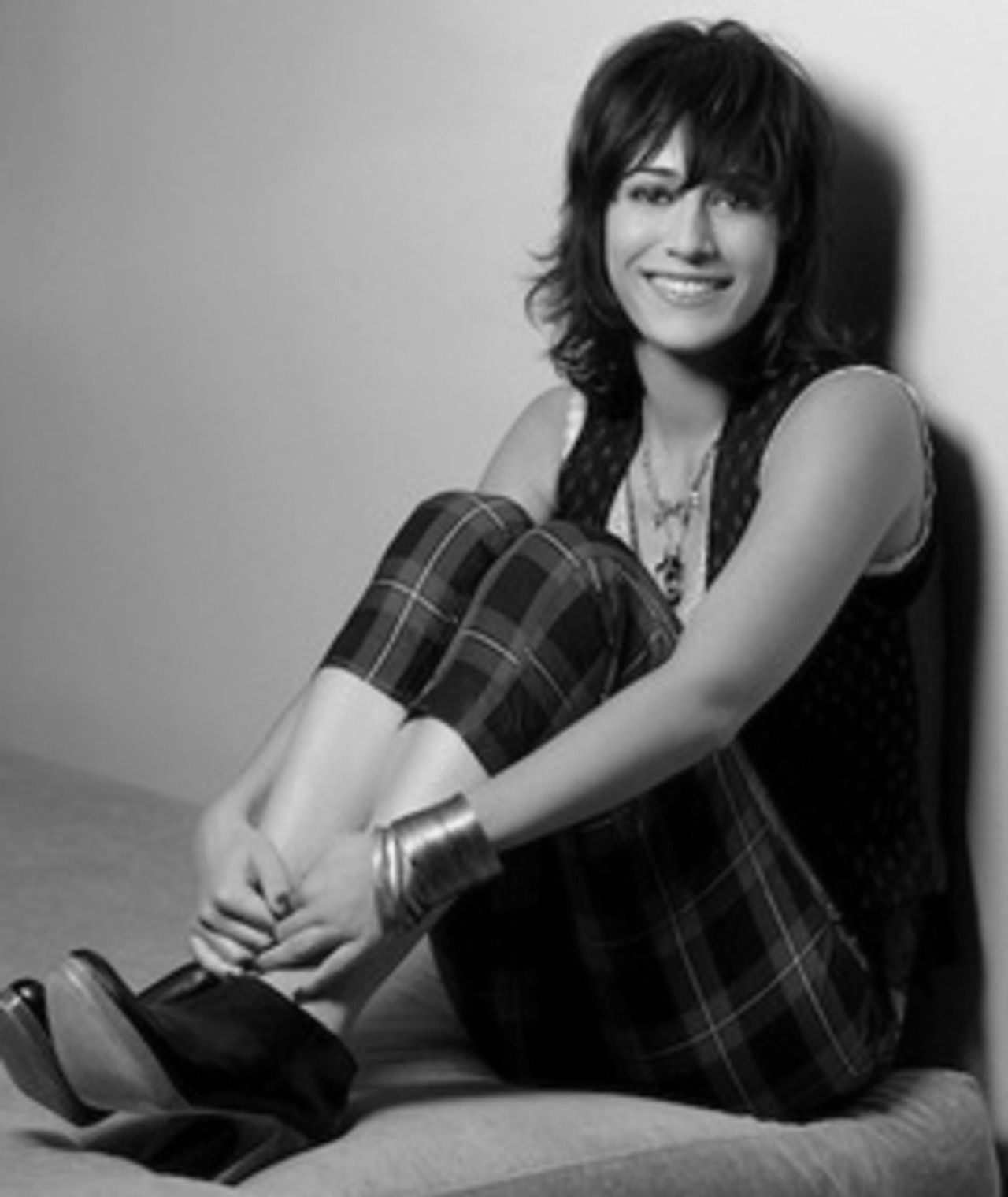 Photo of Lizzy Caplan