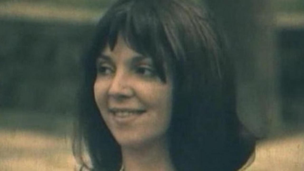 Traces of a Black Haired Girl