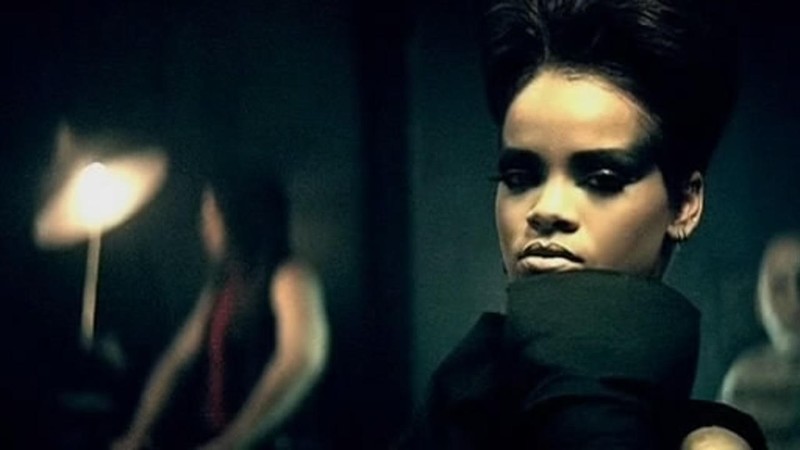 Rihanna: Disturbia [MV]