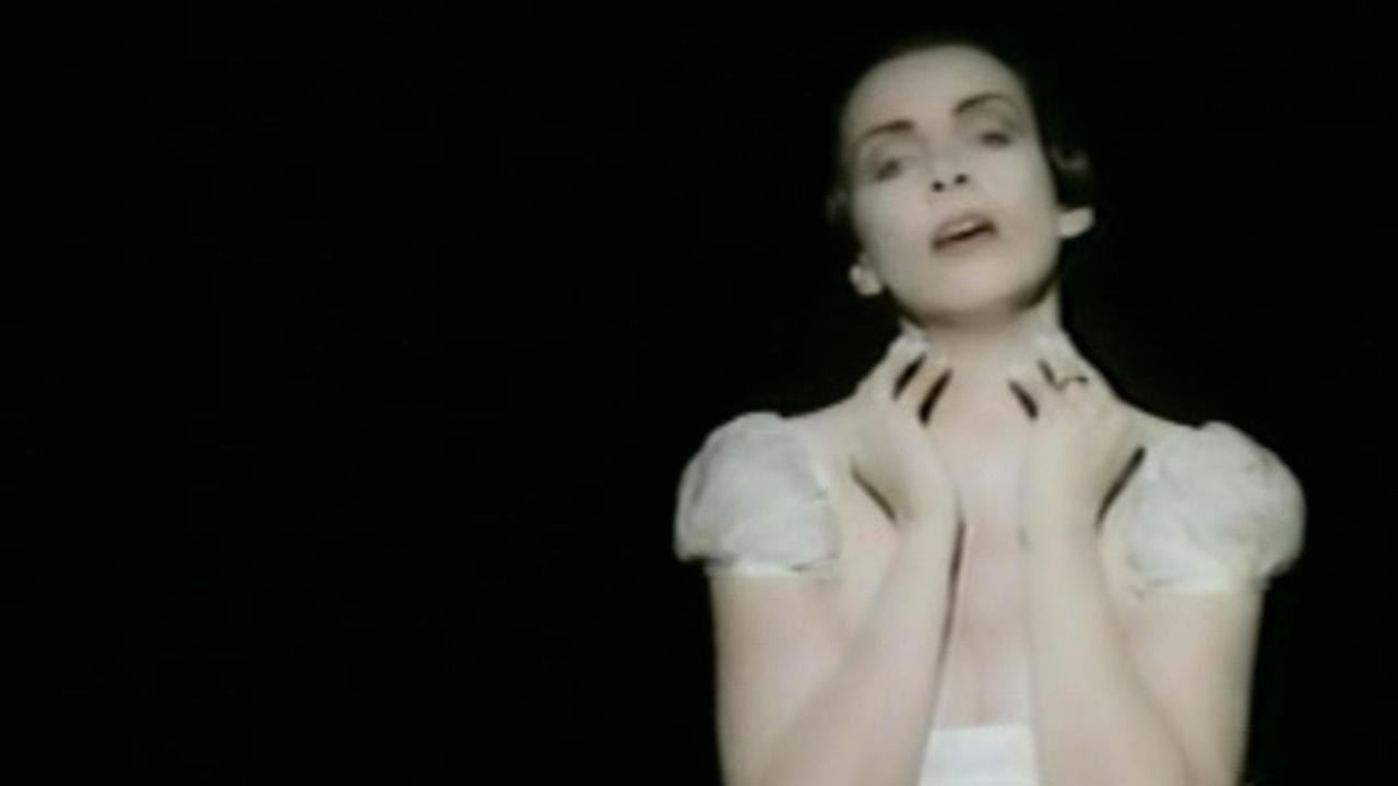 Annie Lennox: Love Song for a Vampire [MV]