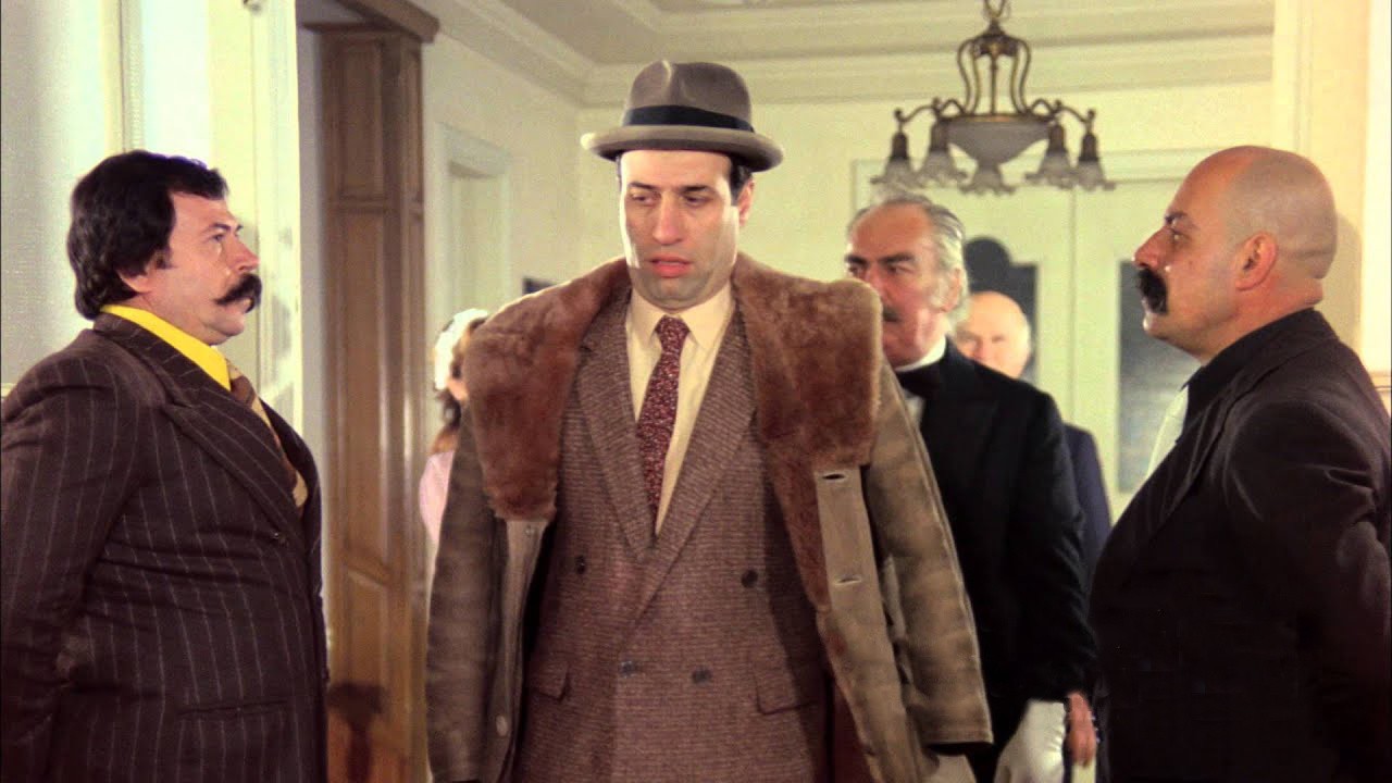 Mobil Porno İzle - Çarıklı Milyoner Yatak Sahneleri