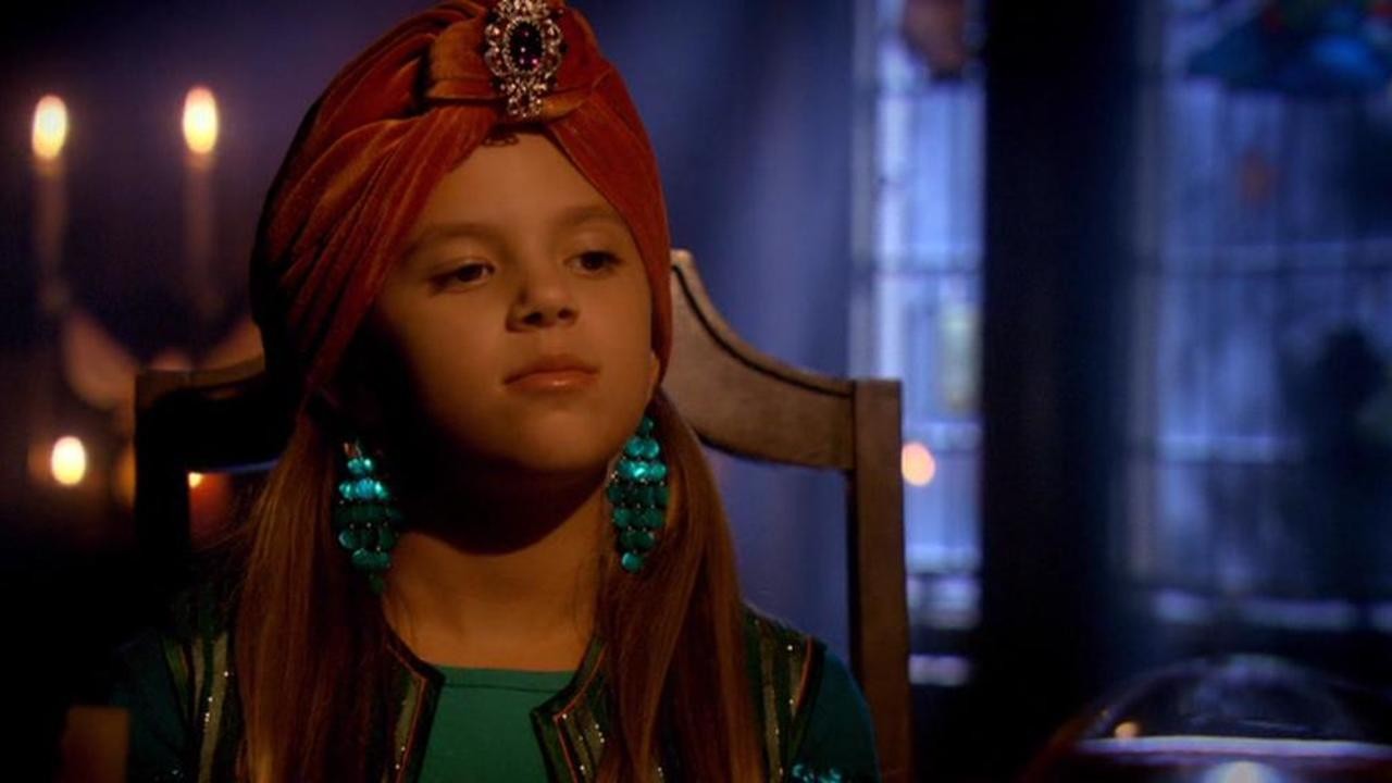 Roxy Hunter and the Mystery of the Moody Ghost