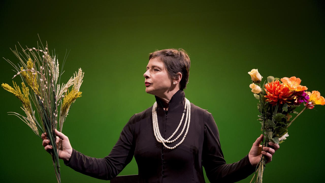 Olomon ichida yosh rus ayolining pornosi