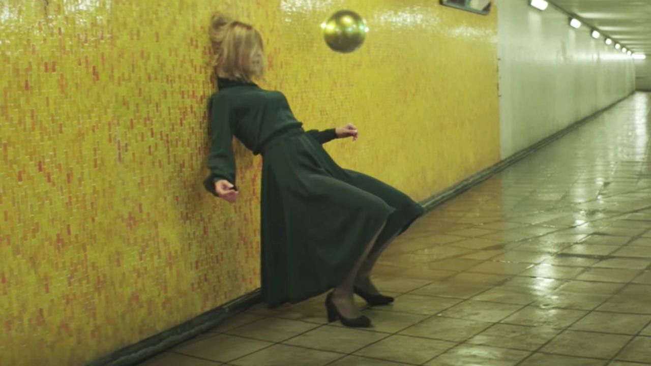 Massive Attack: Voodoo in My Blood [MV]