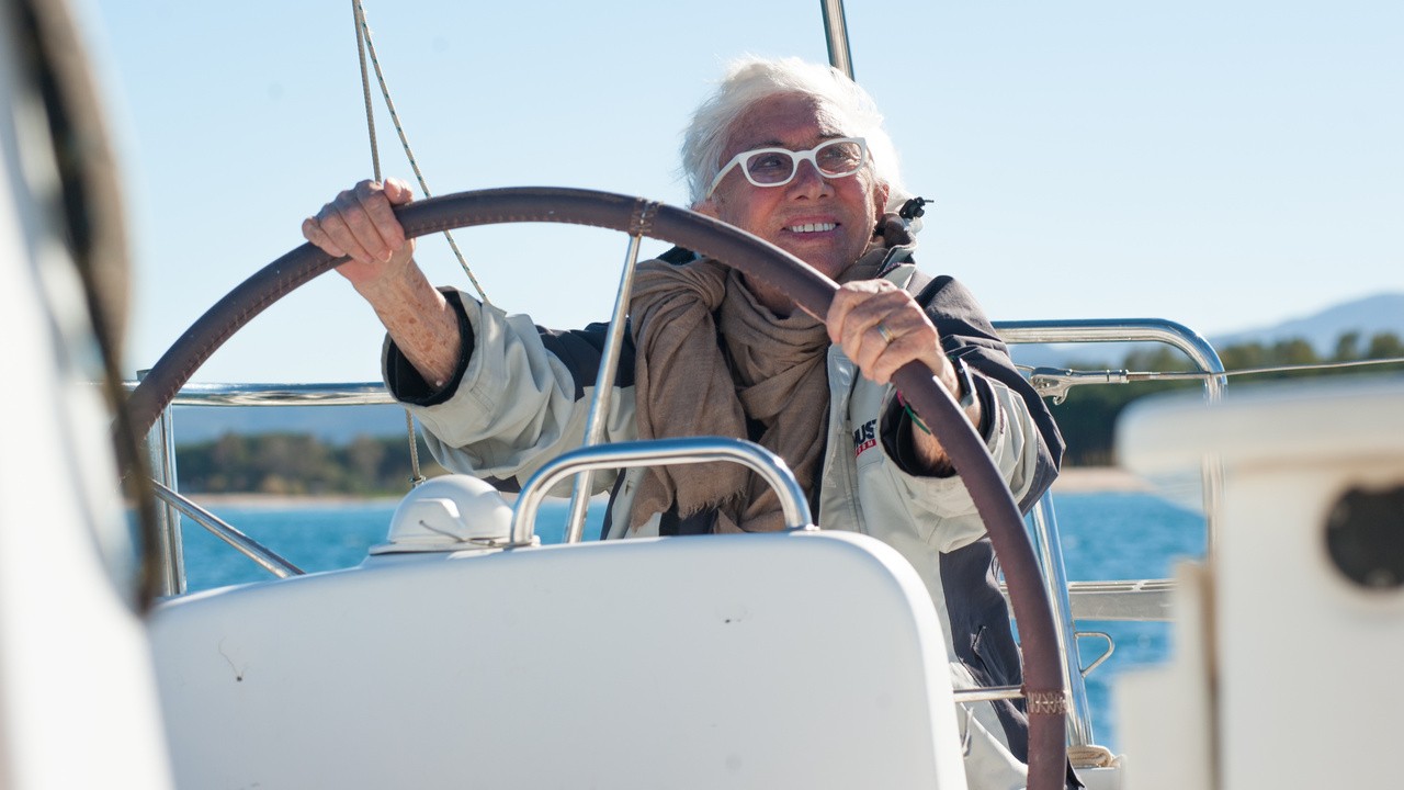Dietro gli occhiali bianchi