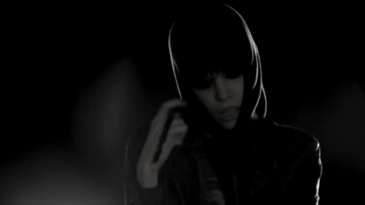 Crystal Castles: Courtship Dating [MV]