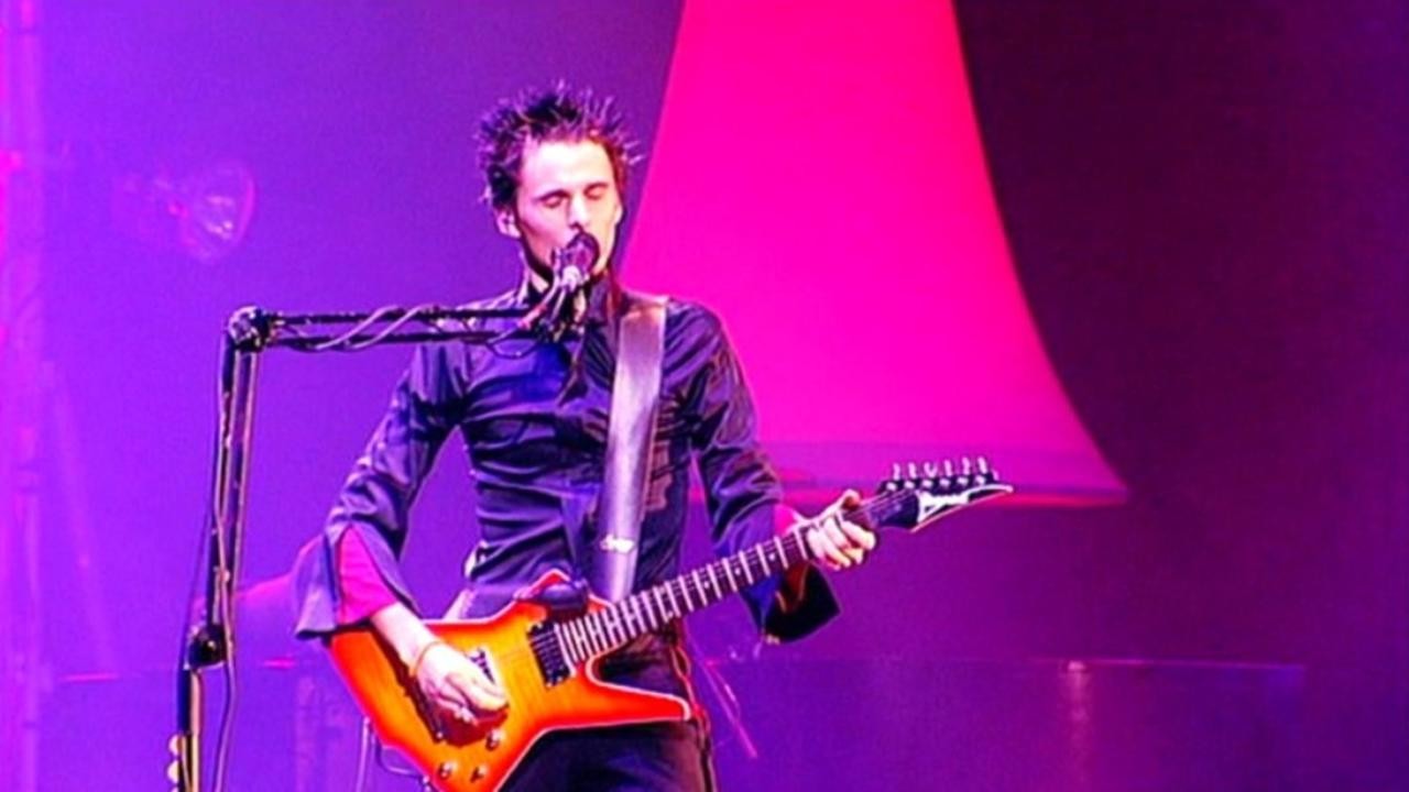 Hullabaloo: Live at Le Zenith, Paris