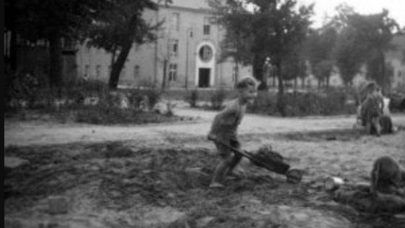 Game in the Sand