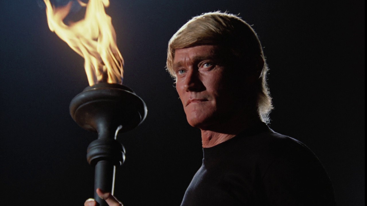 Night Gallery: The Ring with the Red Velvet Ropes