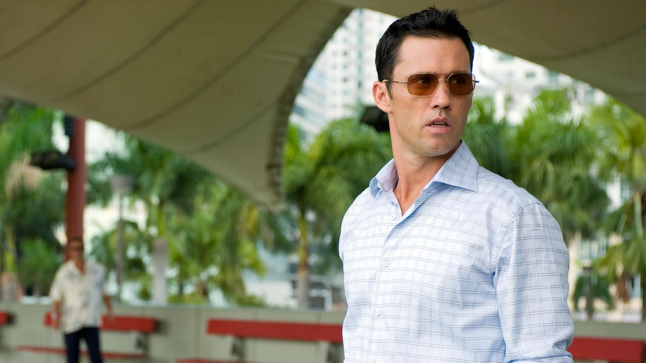 Oliver Peoples Victory 55 Gold VFX Cognac Burn Notice Michael Weston R –  Shade Review Store