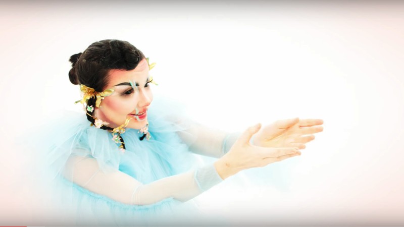 Björk: Blissing Me [MV]
