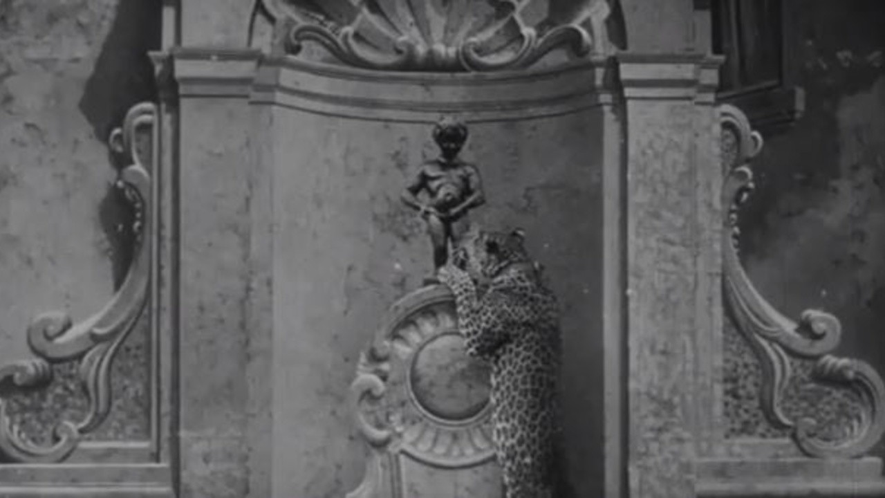 Saïda Makes Off with the Manneken Pis