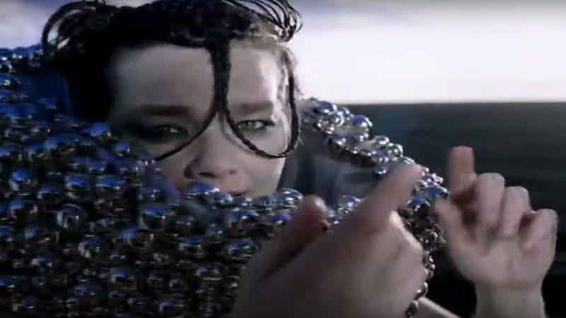 Björk: Who Is It? [MV]