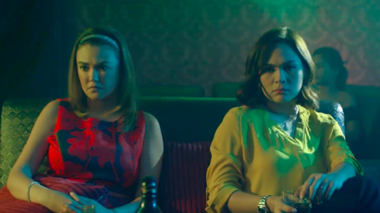 Ang Dalawang Mrs. Reyes