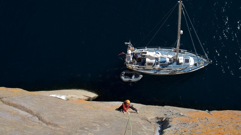 Vertical Sailing Greenland