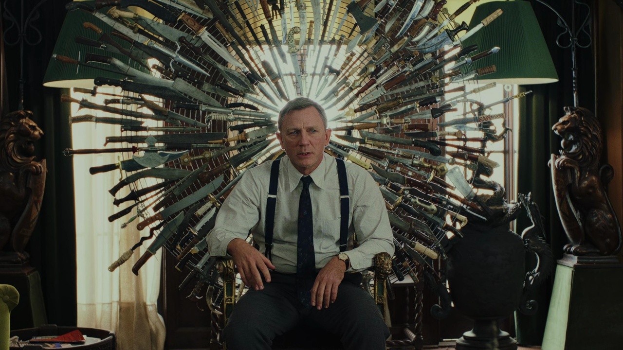 Daniel Craig and Ana de Armas at cinemas in Knives Out (2019)